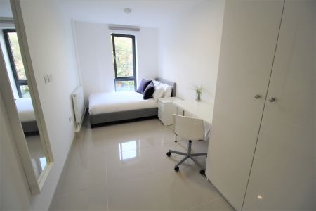 3 Bedroom Apartment - Photo 3