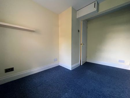 2 bedroom house to rent High Street, Kelvedon, CO5 - Photo 4