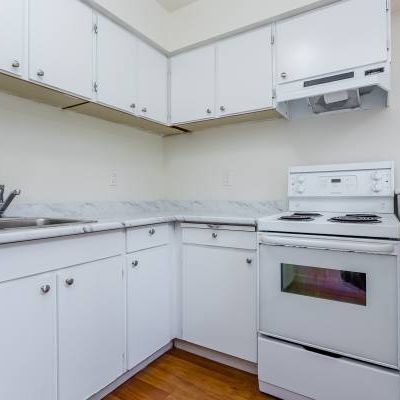 GRAVELEY : One Brdroom + LFT Apartment 2,000$ for March 1st - Photo 3