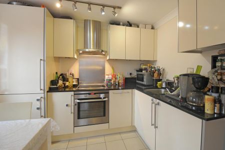 2 bedroom flat to rent - Photo 5