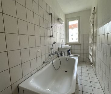 Was für ein Ausblick! Zentrumsnahe 2-Raum-Wohnung mit Balkon - Photo 1