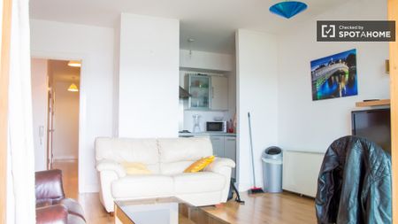 Comfortable room in apartment in East Wall, Dublin - Photo 4