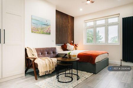 1 bedroom in a house share to rent - Photo 3