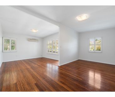 Charmingly Renovated High-side Corinda Home - Photo 3