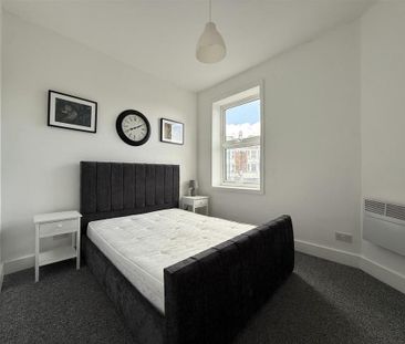 3 bedroom apartment to rent - Photo 5