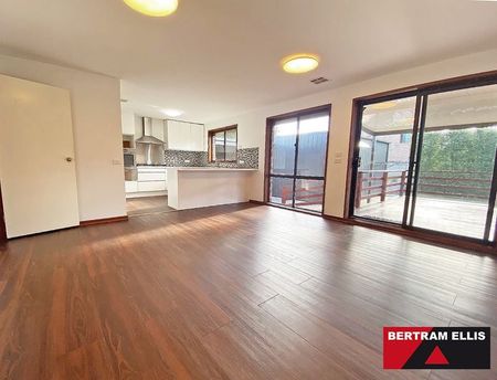 Stunning Home, Solar plus Tesla battery with Modern Amenities - Photo 2