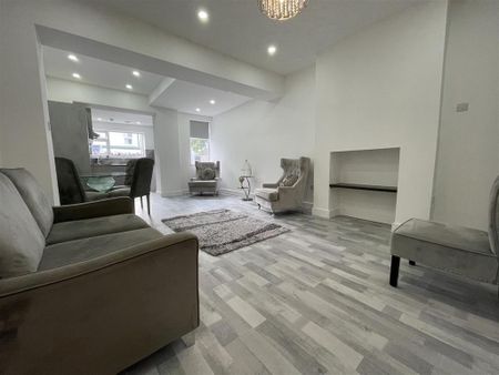 3 bedroom terraced house to rent - Photo 2