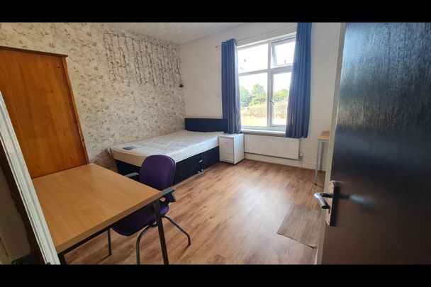 4 Bed Terraced House, Boundary Road, LE2 - Photo 1