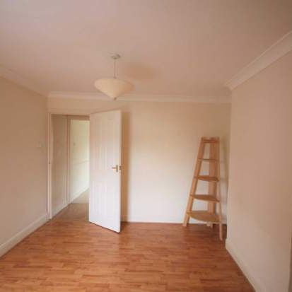 2 bedroom property to rent in Camberley - Photo 1