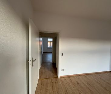 #2-Zimmer Wohnung #Renoviert #geräumig #Abstellkammer #offene Küche... - Foto 3