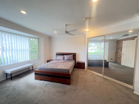 Three Bedroom Residence - Photo 5