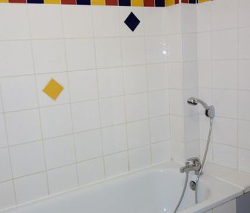 Location Appartement 3 pièces 60m² NIMES 30000 - Photo 3