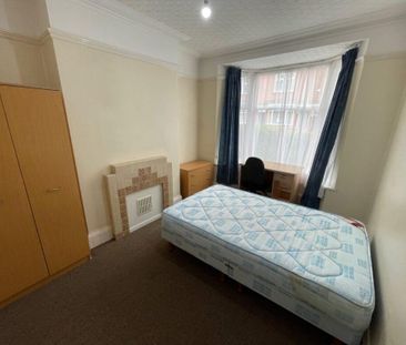 4 bedroom terraced house to rent - Photo 3