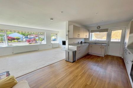 3 bedroom bungalow to rent - Photo 2