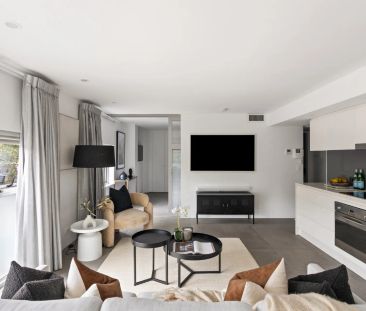 Light-Filled Designer Apartment in Prime Lifestyle Location - Photo 2