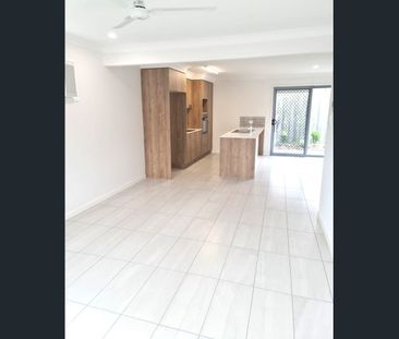 3 BED 2 BATH TOWNHOUSE WITH DUCTED AIR - Photo 6