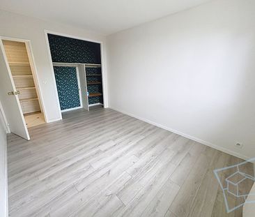 MAISON VOISINS LE BRETONNEUX - 8 pièce(s) - 182.56 m2 - Photo 5