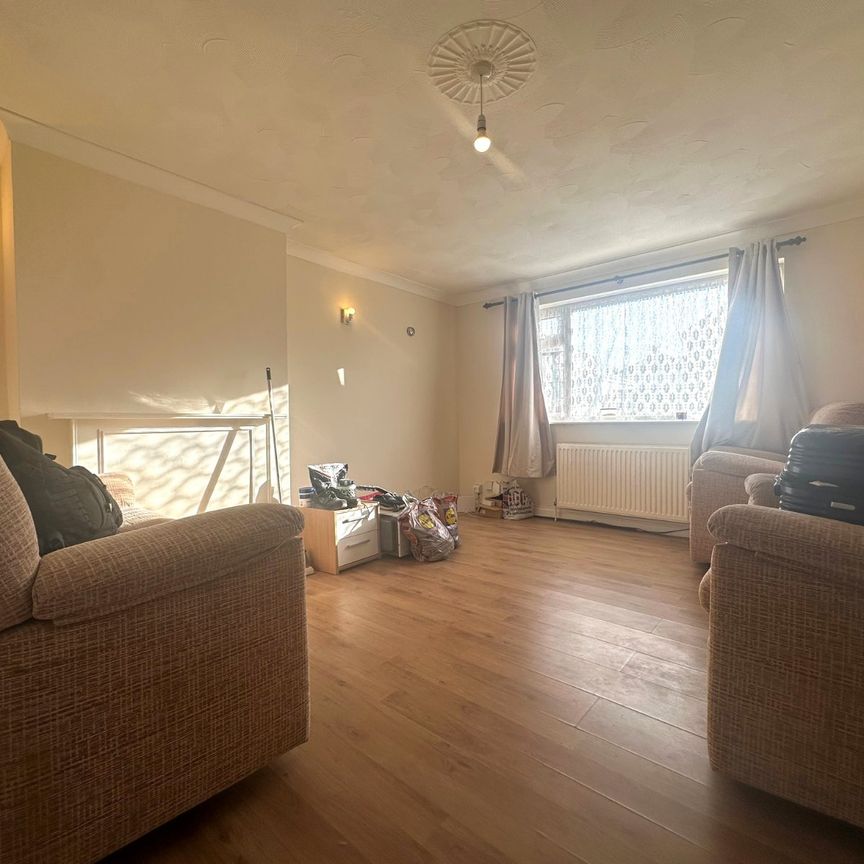 3 bedroom semi-detached house to rent - Photo 1