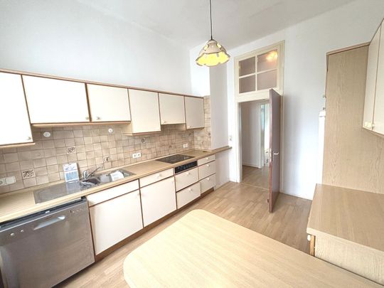 Trier: Stilvolle 100 m² Altbauwohnung mit hohen Decken und Holzdielen in zentraler Lage - Photo 1