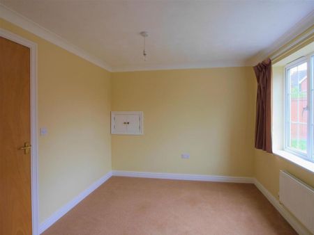 4 bedroom semi-detached house to rent - Photo 4