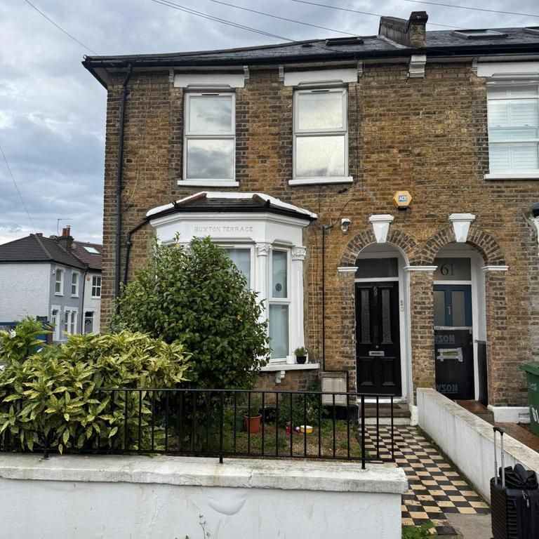 3 bedroom flat to rent - Photo 1