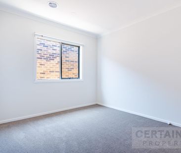 Brand New Family Home in Prime Tarneit! - Photo 5