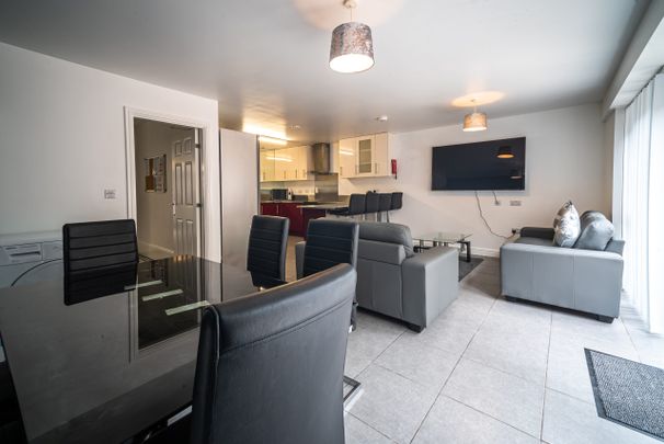 Room 11 Available, 12 Bedroom House, Willowbank Mews – Student Accommodation Coventry - Photo 1