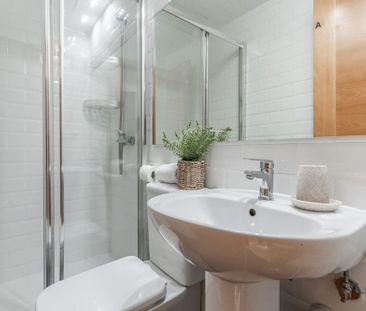 Interior room in Plaza de Santa Cruz - Photo 6