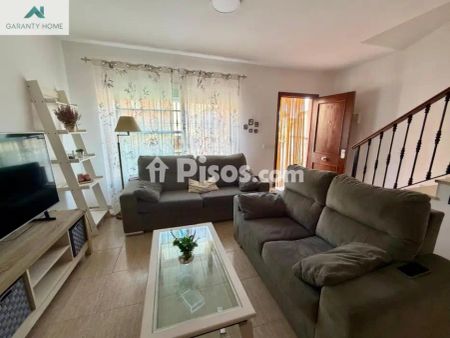 Casa adosada en alquiler en Calle Alberca, cerca de Urbanización Villas Almayate - Photo 2