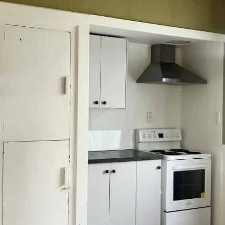 Tidy 2-bedroom home- East Gore - $400 pw - Photo 1