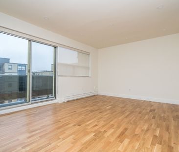 365 Eglinton Avenue East - Photo 4