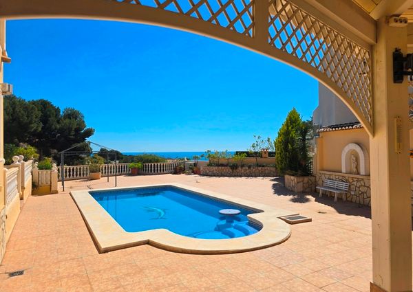 LONG TERM RENTAL Beautiful villa with sea views for rent in Benissa coast with 5 bedrooms.