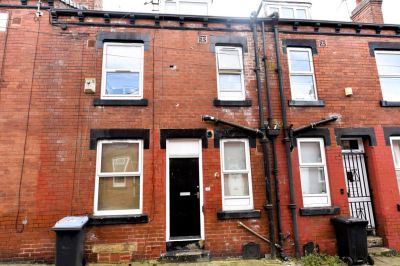 2 bedroom House in Harold View, Leeds - Photo 2