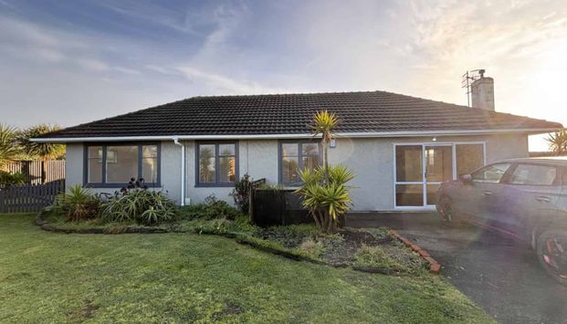 Renovated four-bedroom family home - Photo 1