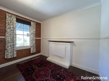 Charming Cottage Close to Town - Photo 4