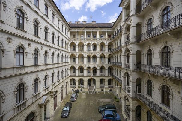 Kiadó újszerű állapotú lakás - Budapest VI. kerület - Photo 1
