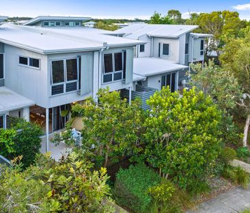 Stylish 3-Bedroom Townhouse in Brightwater! - Photo 1