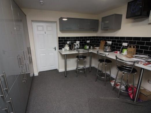 5 bedroom detached house to rent - Photo 1