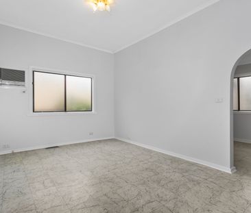 Spacious Living in a Prime West Footscray Location - Photo 3