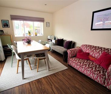 4 bedroom semi-detached house to rent - Photo 6