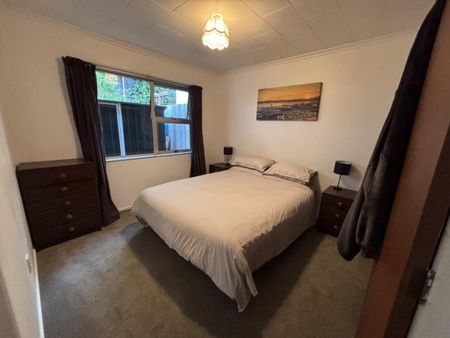 Two bedroom, easy care - Photo 4