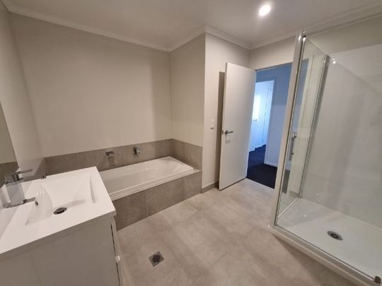 Beautiful and Modern - Delightful Family Home! - Photo 1