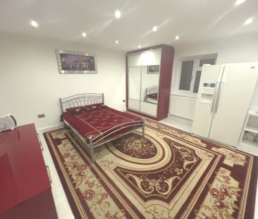 The Crossways, Greater London, TW5 - Photo 1