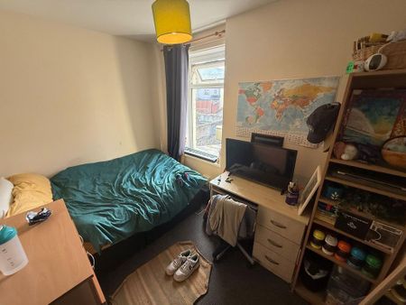 6 bedroom end of terrace house to rent - Photo 4