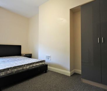 4 bedroom terraced house to rent - Photo 5