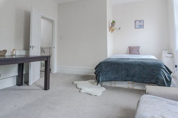 Room in a Shared Flat, Coldharbour Lane, SW9 - Photo 1