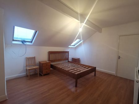 3 Bed Flat, Bentley Lane, LS6 - Photo 2