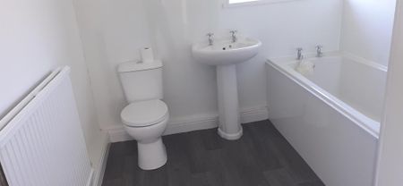 2 bedroom semi-detached house to rent - Photo 5