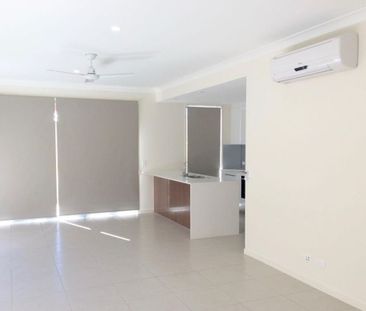 Modern 3 bedroom Townhouse is quiet Hope Island location - Photo 1
