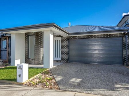 11 Quinta Crescent, SUNBURY - Photo 2